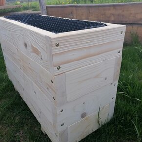 Drevený vyvýšený záhon